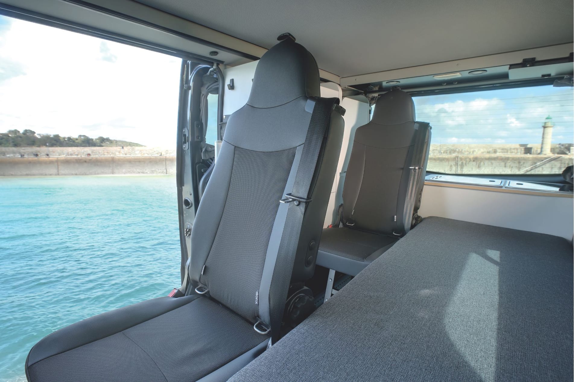 Confort PLUS foto campervan 2-4 zitplaatsen met ISOFIX-zitplaatsen
