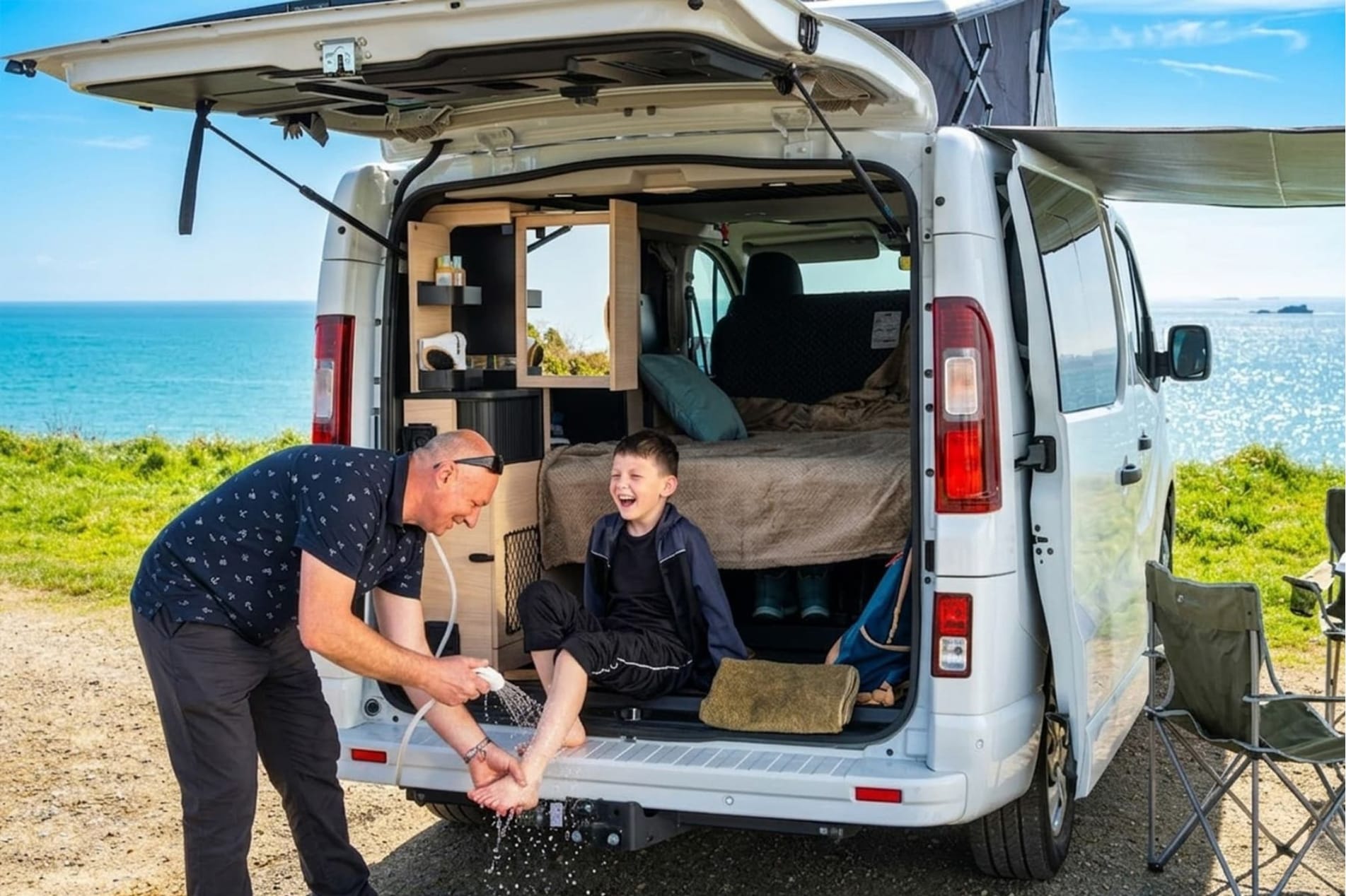 Flex 5 Confort foto campervan 5 zitplaatsen met buitendouche achteraan
