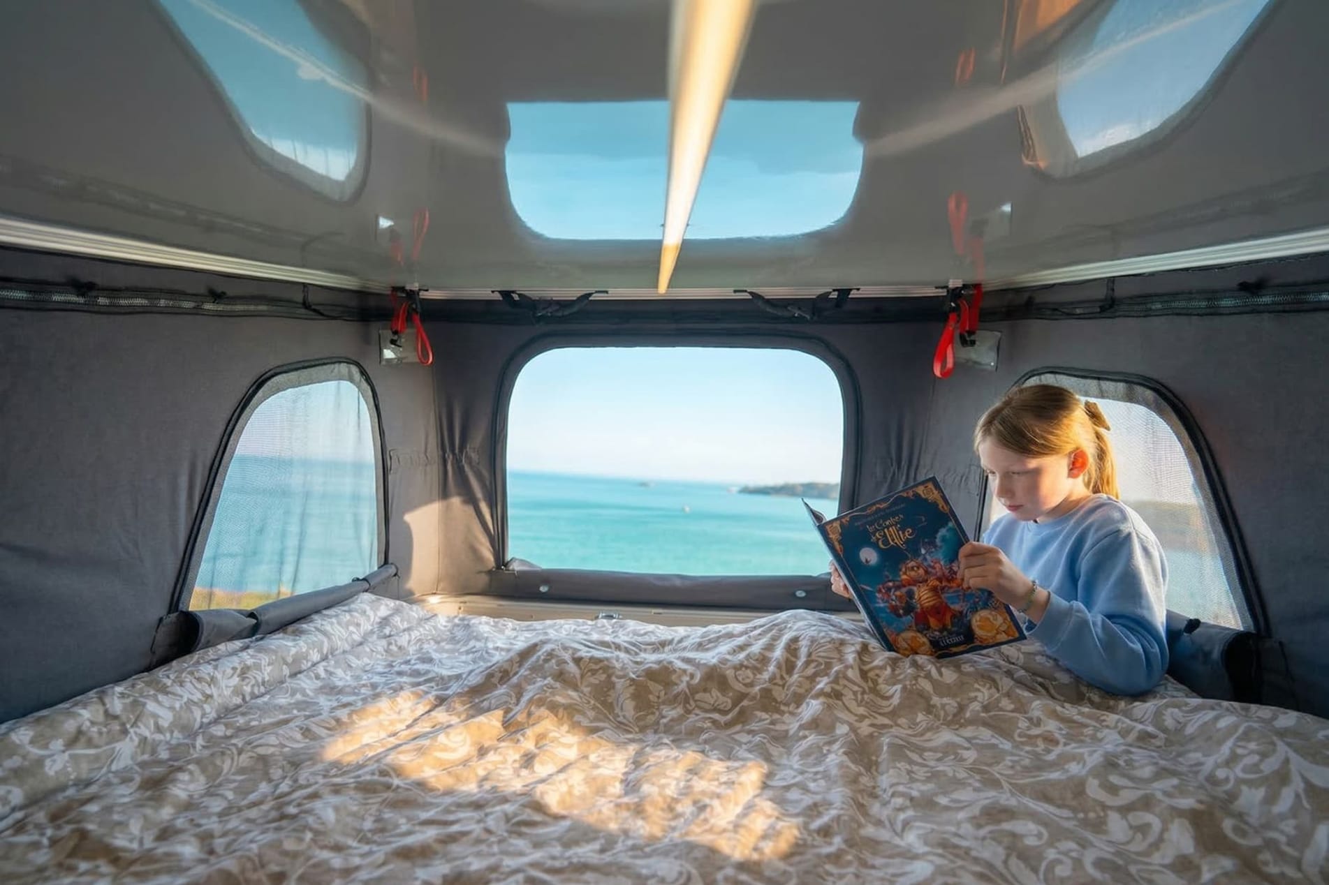 Flex 5 Confort foto campervan 5 zitplaatsen met bed in het hefdak