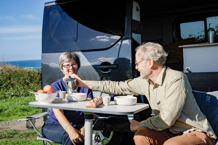 Flex PLUS: campervan met 2–4 zitplaatsen – buitenmeubilair