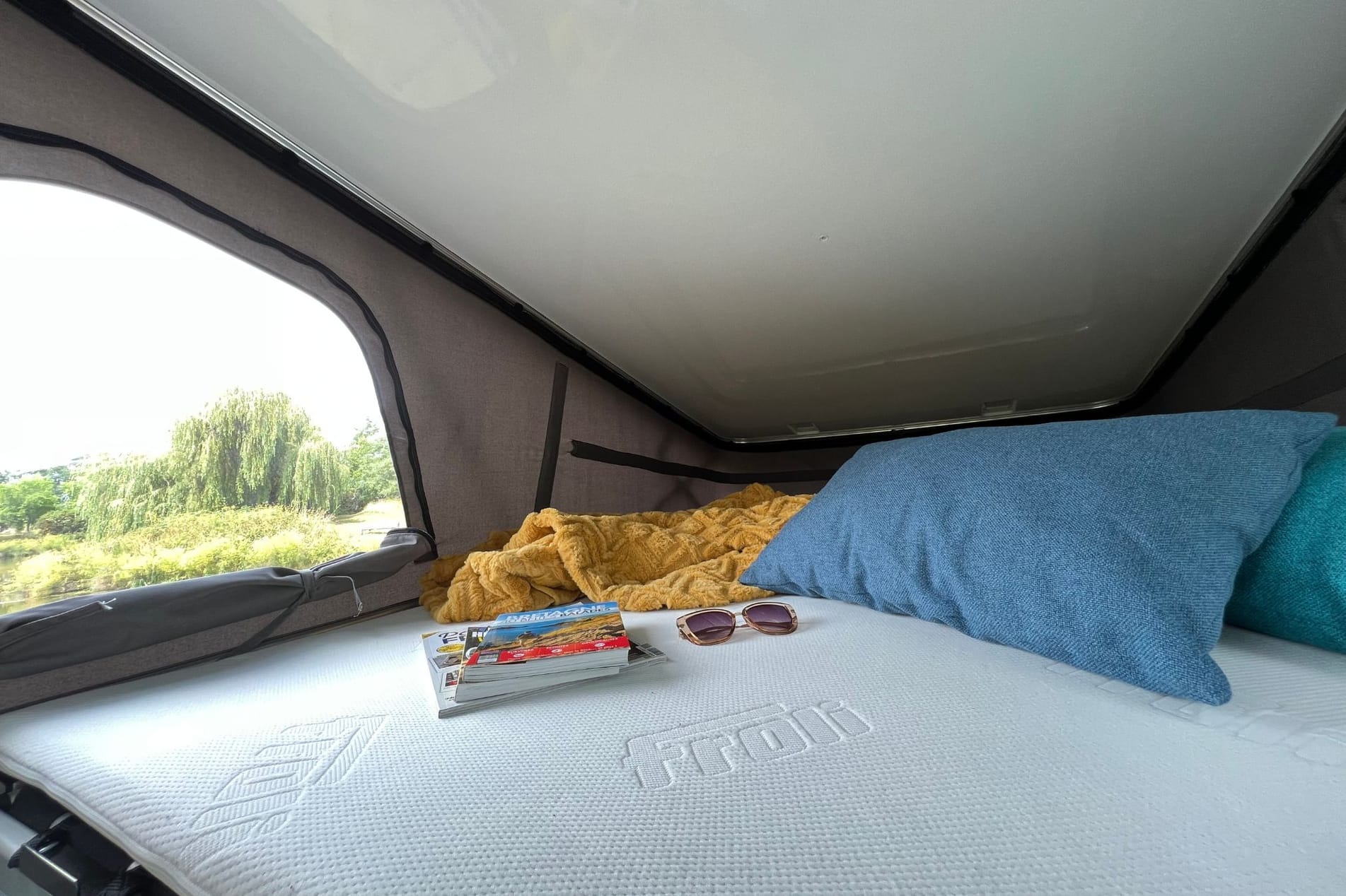 Flex Confort PLUS foto campervan 2-4 zitplaatsen met bovenbed